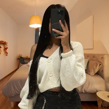 Mirror selfie DP for WhatsApp