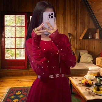 Mirror selfie DP for WhatsApp