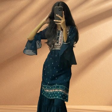 Mirror selfie DP for WhatsApp