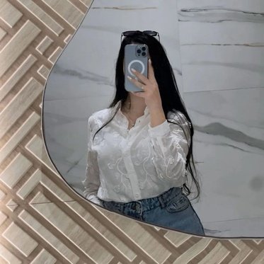 Mirror selfie DP for Instagram