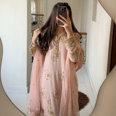 Mirror selfie DP for Instagram