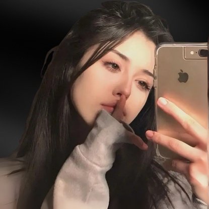Mirror selfie DP for Instagram