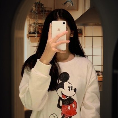 Mirror selfie DP for Instagram