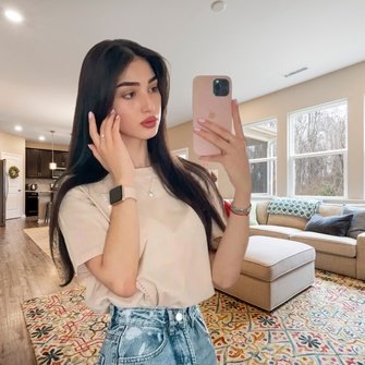 Mirror selfie DP for Instagram