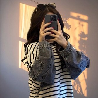 Mirror selfie DP for Facebook