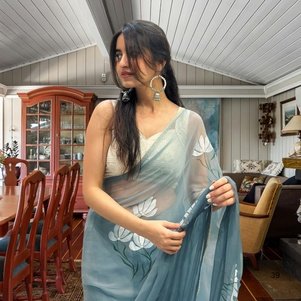 Saree girl DP for WhatsApp