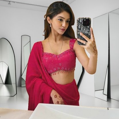 Saree girl DP for WhatsApp